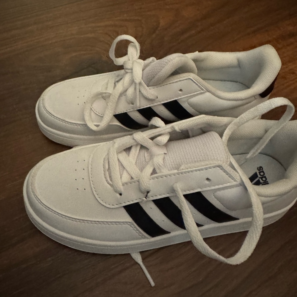 Kids Nike Shoes never worn size 3